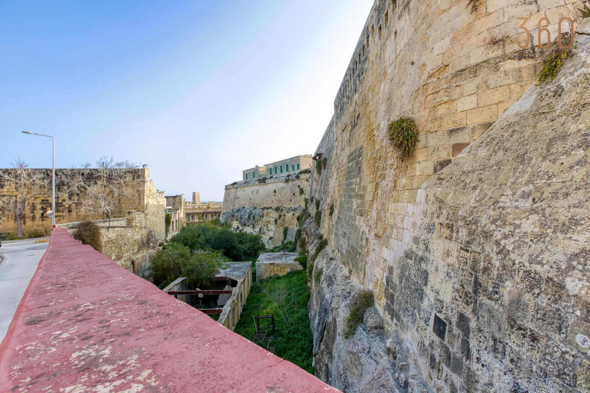 Comfortable 1Br Home With Maltese Balcony In Valletta By 360 Estates 外观 照片